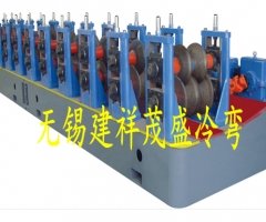 兩波護(hù)欄板成型設(shè)備
