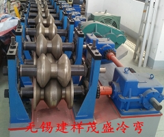 兩波護(hù)欄板成型設(shè)備