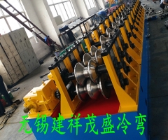 公路護欄板成型設(shè)備